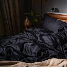Load image into Gallery viewer, BLACK | 4-Piece Set (Duvet Cover, Fitted Sheet, 2 Pillowcases) 600 TC