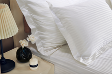 تحميل الصورة في عارض المعرض ، كيس مخدة خطوط بيضاء رفيعة