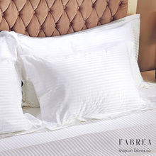 تحميل الصورة في عارض المعرض ، كيس مخدة خطوط بيضاء رفيعة